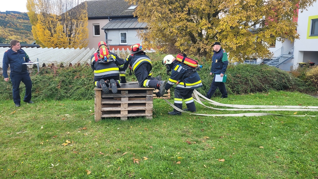 Vier Gruppen absolvierten Ausbildungsprüfung-Atemschutz